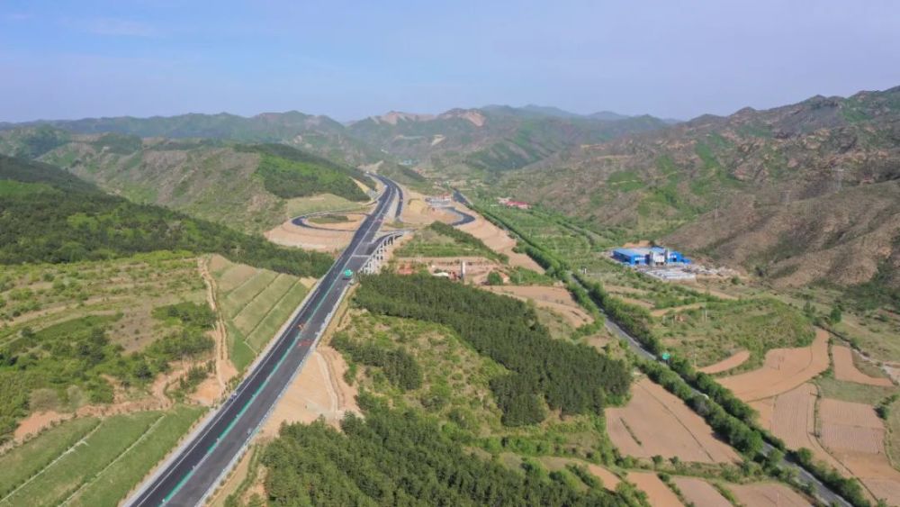 延中高速公路河北段选用上海勋飞高科技系列产品，确保道路安全(图1)